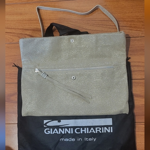 Chic 2 in 1 Gianni Chiarini Textured Metallic Bag - Picture 3 of 5